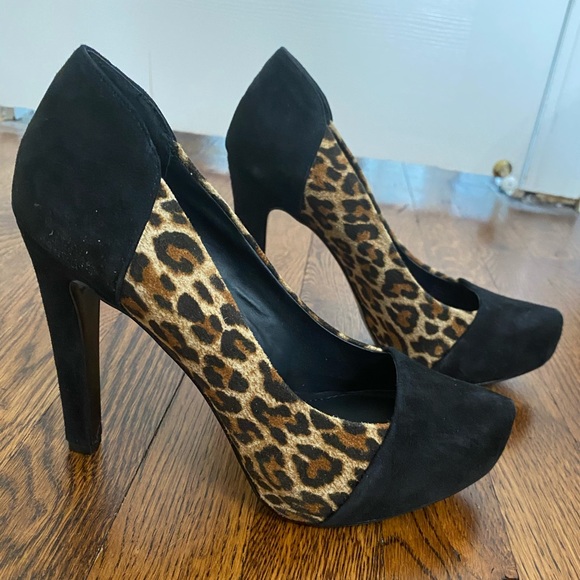 BCBG Cheetah heels! - Picture 3 of 4